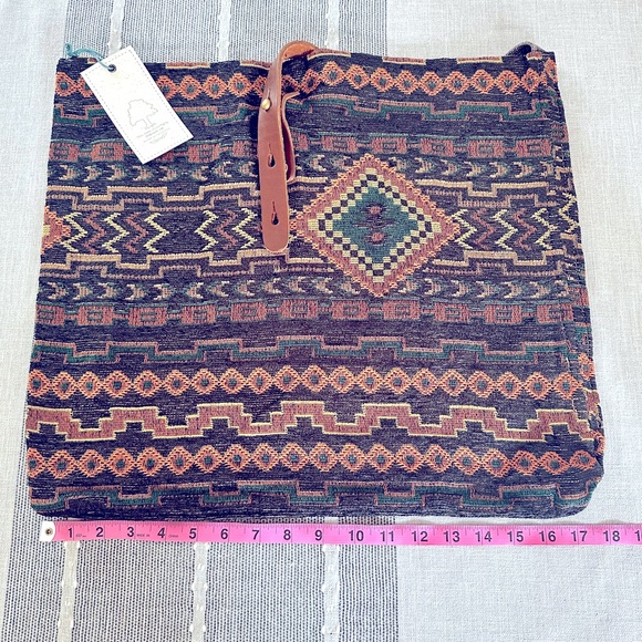 Woven Crossbody Shoulder Bag - Picture 5 of 10